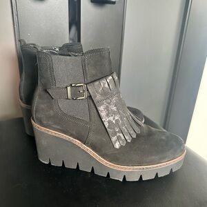 Gabor suede booties!